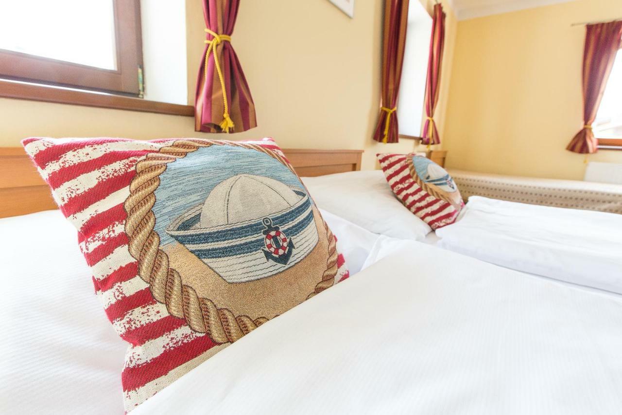 Hotel Admiral リプノ・ナト・ヴルタヴォウ エクステリア 写真